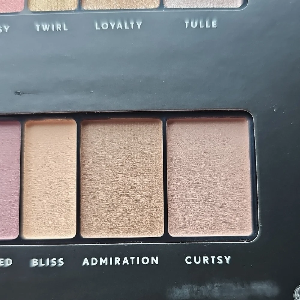 New COVERGIRL Ascension Eyeshadow Palette Royalty Collection Queen Neutral Color